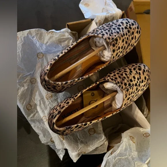 Born Leopard Print Women's Flats - Picture 5 of 6